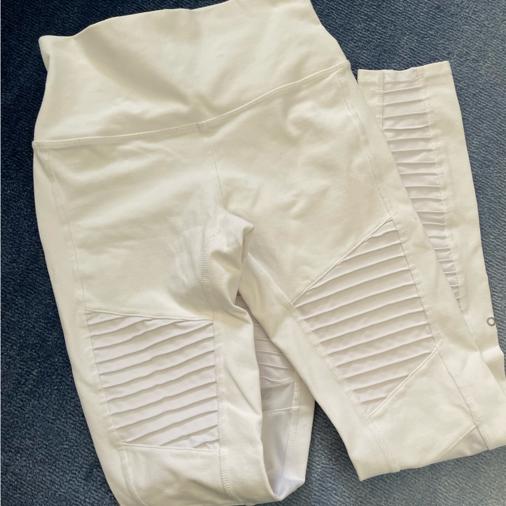 White ribbed Alo Yoga Leggings